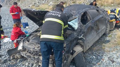 Samandağ-Çevlik ile Arsuz-kale arası yolda seyreden otomobil akşamüstü saatlerinde uçuruma