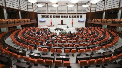 TBMM Genel Kurulu, emekli bayram ikramiyesinin 3 bin liraya çıkarılmasına