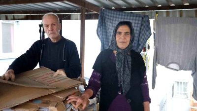 Hatay'da yaşayan 53 yaşındaki Semira Kartonoğlu, 5 yıldır gece gündüz