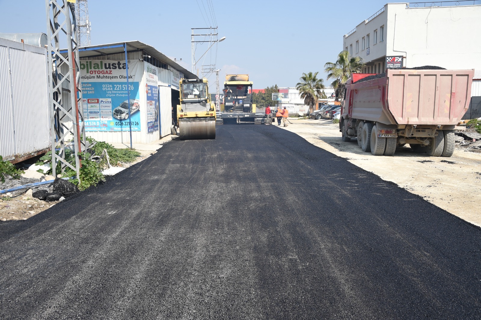 Antakya Belediyesi’nden Güzelburç’a asfalt 