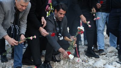 Hatayspor’un futbolcuları ve teknik ekibi, geçtiğimiz yıl meydana gelen Kahramanmaraş