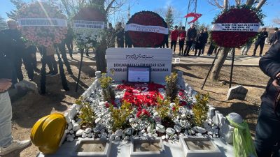 Hatay Büyükşehir Belediyespor erkek hentbol takımında oynayan Cemal Kütahya, 6