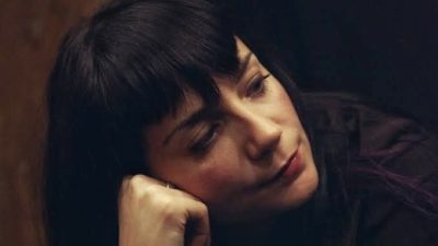 Şarkıcı ve şarkı yazarı Aylin Aslım, asrın felaketinin yıl dönümünde