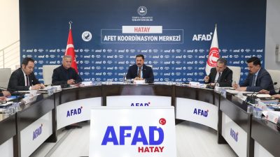 Hatay Valisi Mustafa Masatlı’nın başkanlığında, il Vali Yardımcıları, İlçe Kaymakamları