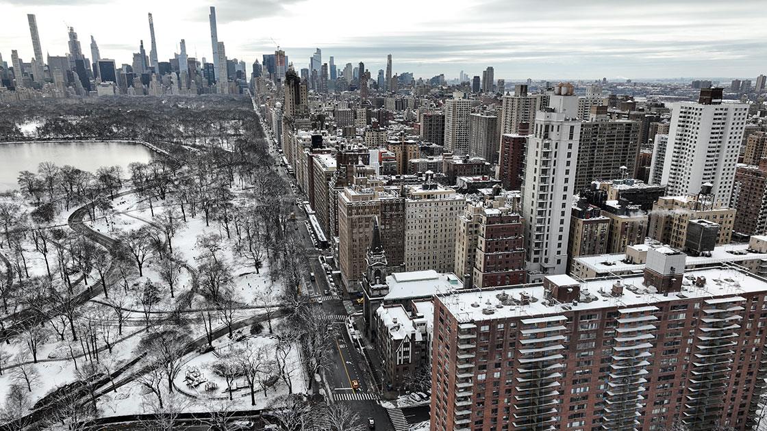 New York’ta kar yağışı yaşamı olumsuz etkiledi