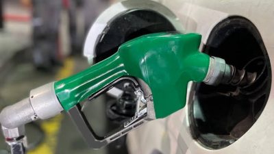 Akaryakıt fiyatlarındaki fahiş yükseliş, araç sahiplerine zor günler yaşatırken gelen