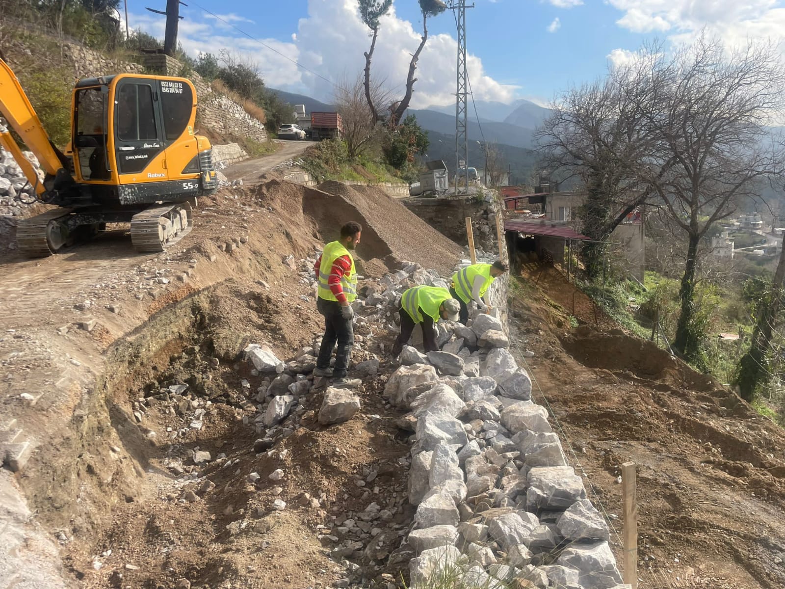 HBB yol güvenliği için duvar yapıyor