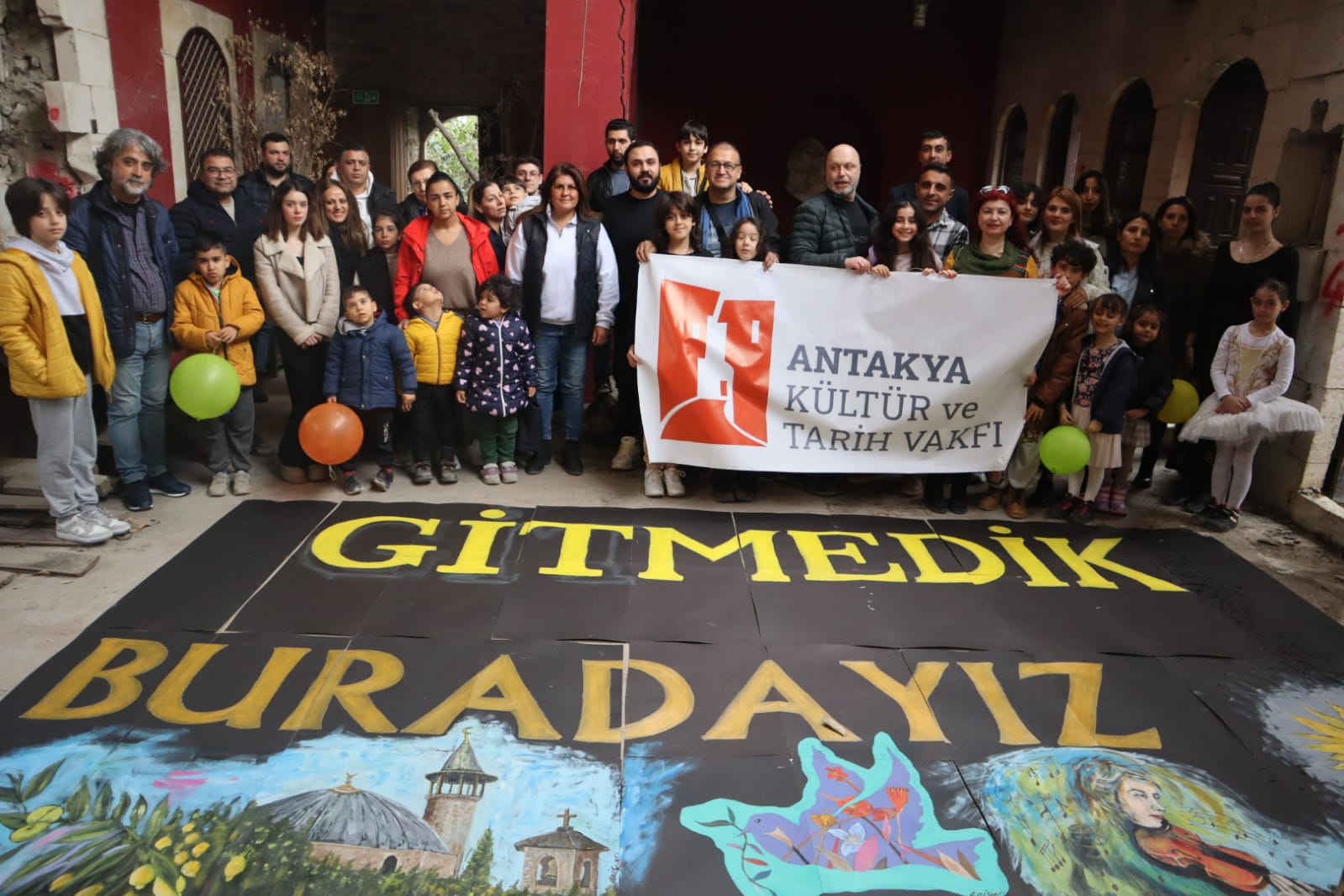 “…yeniden Antakya” resimli performans mesajı: “Gitmedik Buradayız”