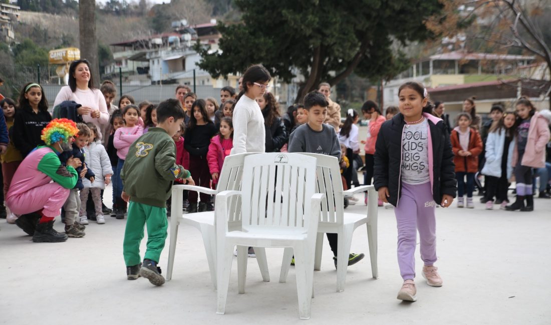 Hatay’ın Defne ilçesinde, depremzedelerin