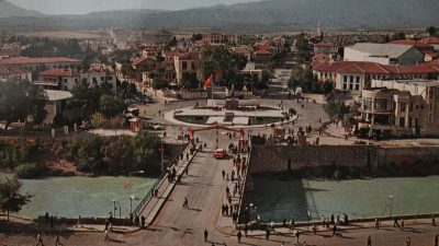 Hatay'ın yakın tarihi konusunda Türkiye'nin en geniş arşivlerinden birine sahip