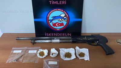 Hatay’ın İskenderun ilçesinde, polis ekiplerince yapılan asayiş uygulamalarında 10 şüpheli