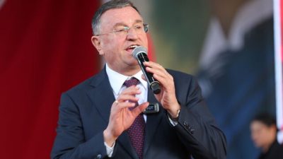 Hatay Büyükşehir Belediye Başkanı Lütfü Savaş, katıldığı bir toplantı da