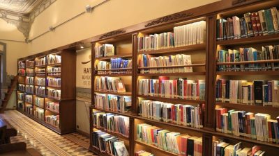 
Hatay Büyükşehir Belediyesi, Kent Arşivi binasından çıkardığı tarihi eserleri Türk