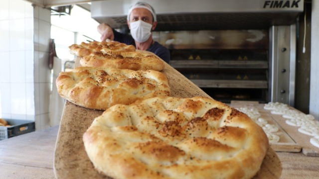 Türkiye’nin geleneksel lezzetlerinden Ramazan pidesine bu yıl önemli bir zam