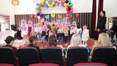 Hatay Valisi Mustafa Masatlı’nın eşi Esra Masatlı, beraberinde İl Protokolü’nün