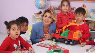 
Derneğin kurucusu ve başkanı Gülben Ergen, Karaçay Mahallesi'nde Bridge to