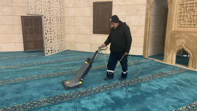 Antakya Belediyesi Temizlik İşleri Müdürlüğü’ne bağlı ekipler, bugün Cuma namazı