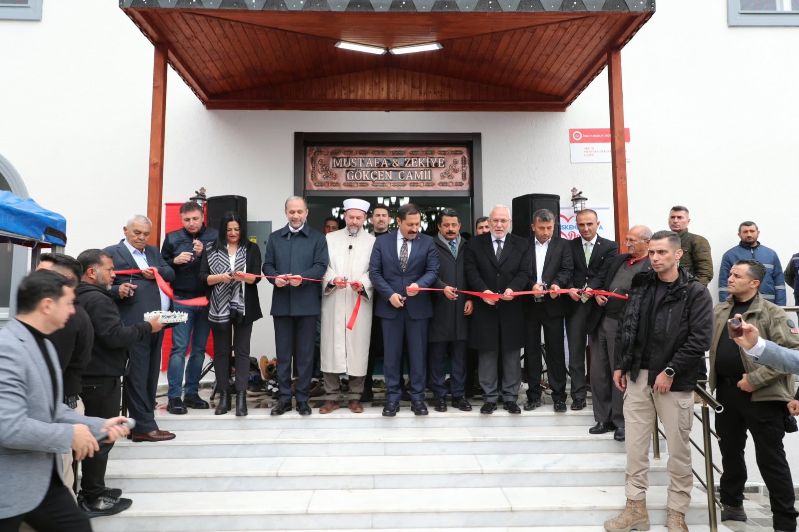 İskenderun’da yeni cami dualarla açıldı