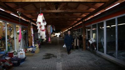 İskenderun’da, geçen yılki Kahramanmaraş merkezli depremlerde iş yerlerini kaybeden esnaf