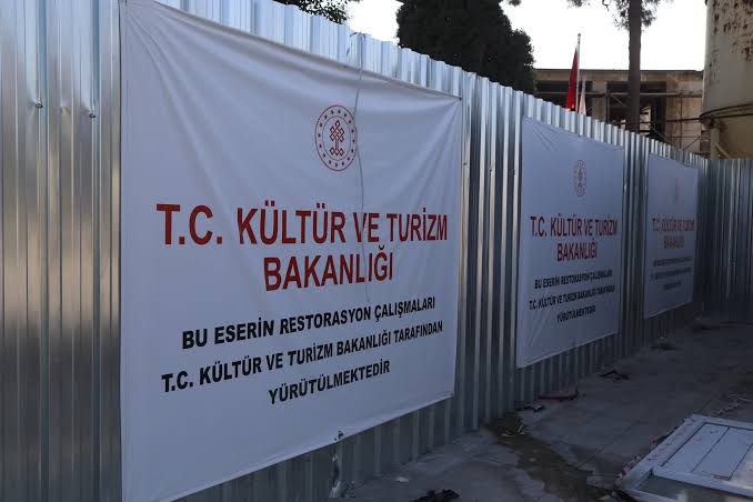 Deprem sonrası restorasyon çalışmaları sürüyor