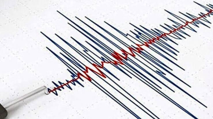 Artçı deprem panik yarattı