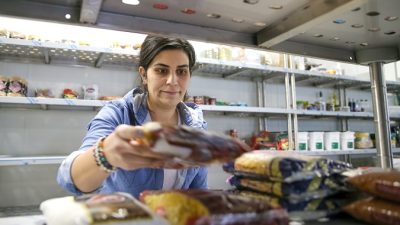 Hatay’da 6 Şubat’taki depremi iki çocuğuyla yaşayan ve evi ağır