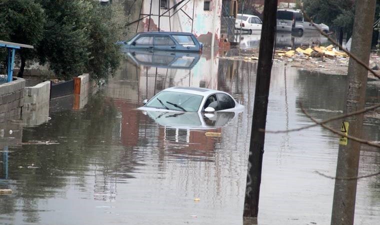 Antalya’da sel ve su baskını: 1 kişi yaşamını yitirdi