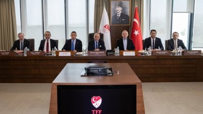 TFF, Süper Lig ve 1.Lig yayın ihalesinin iptal edildiğini açıkladı.