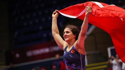 Romanya’da düzenlenen Avrupa Güreş şampiyonasında 72 kiloda yarışan kadın milli