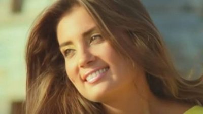 Yeşilçam'ın efsanevi oyuncularından Bahar Öztan, kolon kanseriyle verdiği mücadeleyi kaybetti.