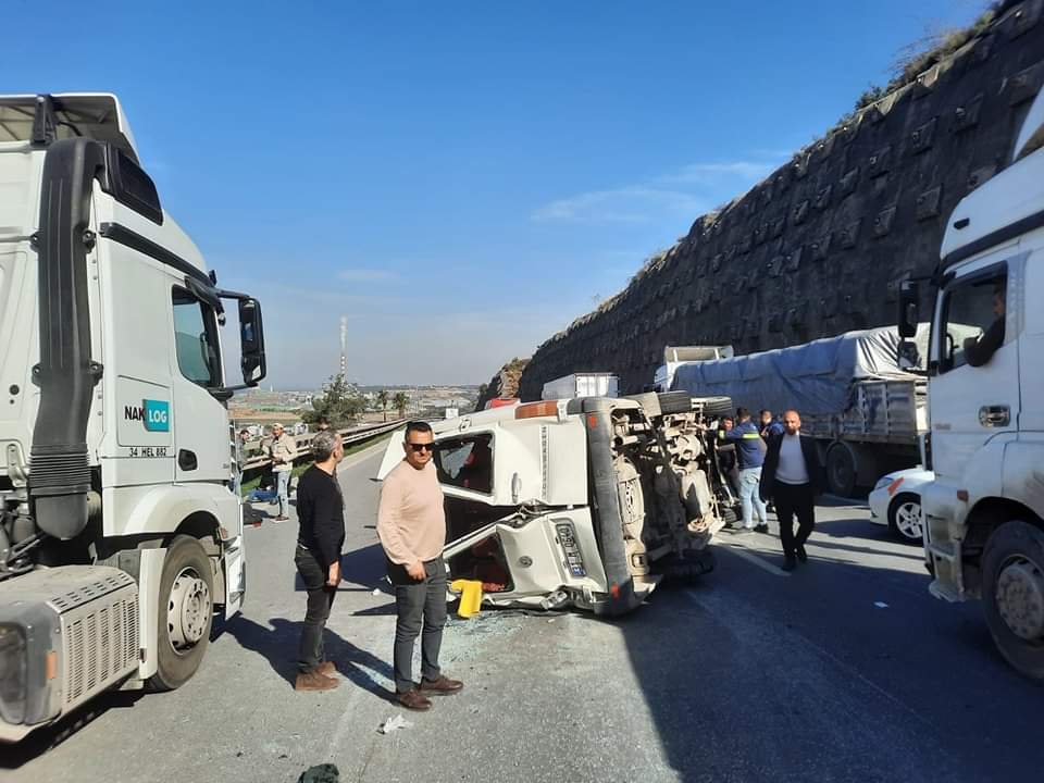 İskenderun Payas yolunda minibüs devrildi: 6 Yaralı