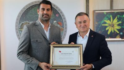 Hatay Büyükşehir Belediye Başkanı Lütfü Savaş, sosyal medya üzerinden yaptığı