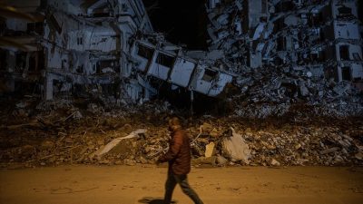 Hatay'da, 6 Şubat 2023'teki depremlerde 12 kişinin yaşamını yitirdiği Emek