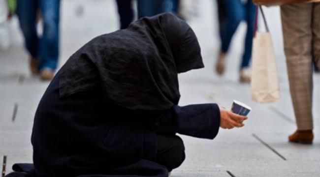 Hatay'ın Belen ilçesinde dilencilik yaptıkları tespit edilen 6 kişiye para