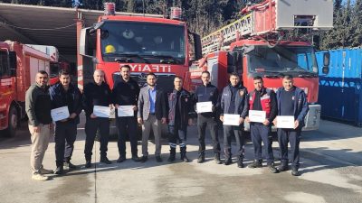 15 metrelik kullanılmayan kuyuya düşen çocuğu kurtaran itfaiye ekipleri ödüllendirildi.