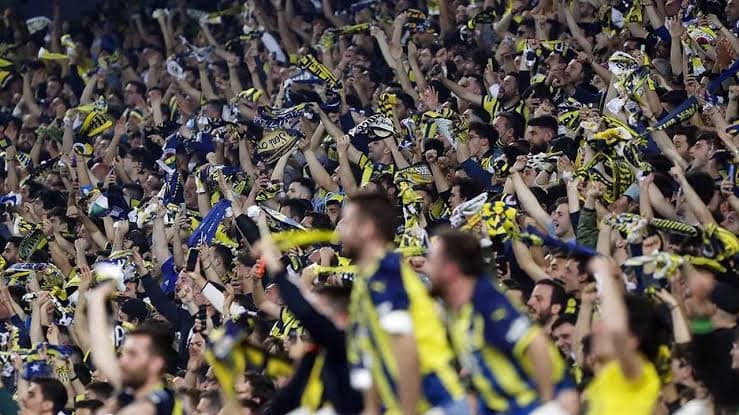 Fenerbahçe maçında merdiven boşlukları