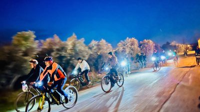 Hatay’ın Erzin ilçesinde “Yeşilay Haftası” etkinlikleri kapsamında bisiklet turu yapıldı.
