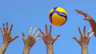 Voleybol AXA Sigorta Efeler Ligi'nde 24'üncü, Vodafone Sultanlar Ligi'nde 25'inci