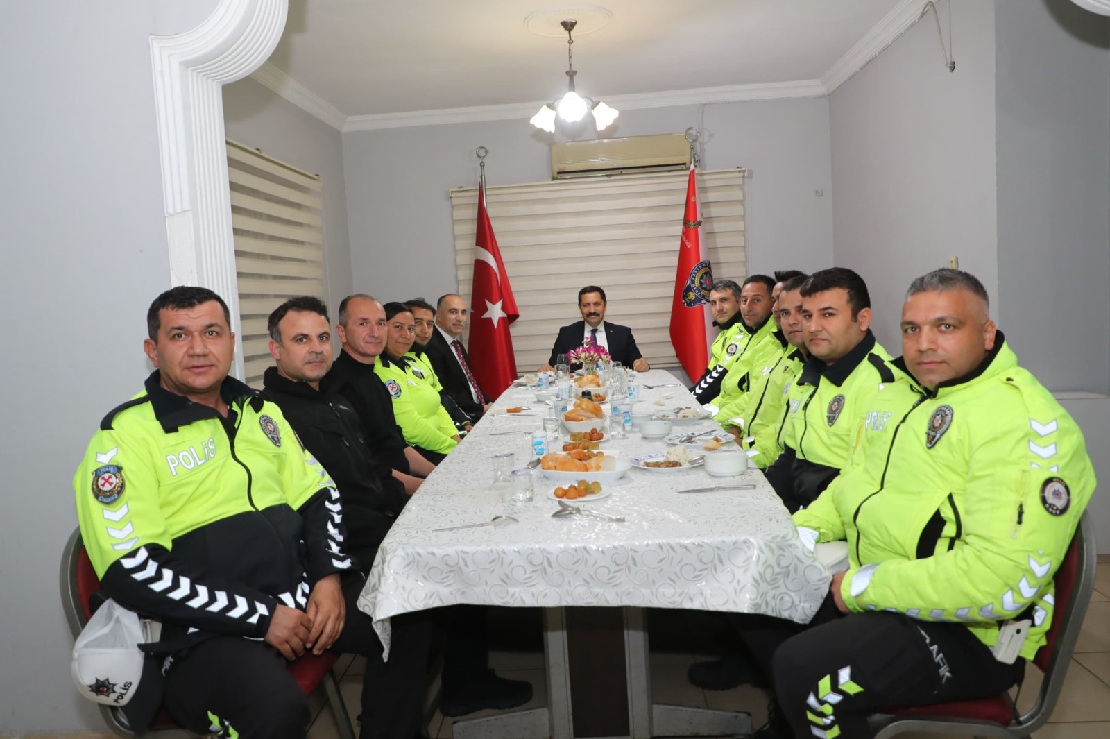 Trafikçilerin iftar konuğu: Vali Masatlı