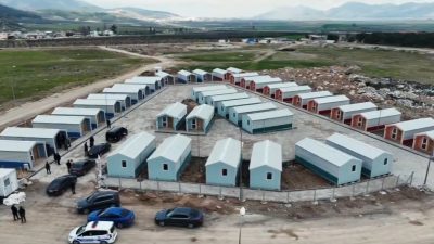 Hatay Valisi Mustafa Masatlı, Hassa ilçesinde yapılan bungalov evlerin tamamlanmasının