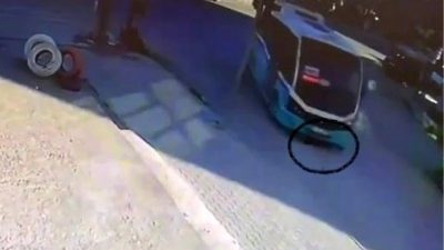 Hatay’ın Arsuz ilçesinde yayanın minibüsün altında ezilerek can verdiği anlar,