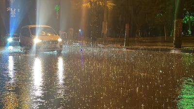 Hatay’ın İskenderun ilçesinde dün akşam saatlerinde başlayan şiddetli yağış, kentte