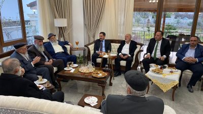 Hatay Valisi Mustafa Masatlı, kanaat önderleriyle bir araya gelerek, Defne