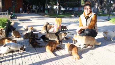 
Hatay'ın Gürcistanlı gelini Sabina Günaydın, depremin vurduğu enkaz kentin sokaklarını