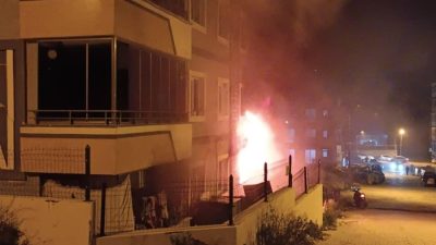 Hatay’ın Antakya ilçesinde bulunan Saraykent Mahallesi’nde bir apartman binasının giriş