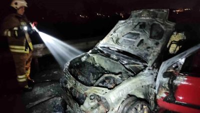 Hatay'da bir otomobilde meydana gelen yangın itfaiye ekipleri tarafından söndürüldü.
