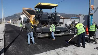 Hatay Büyükşehir belediyesi asfalt ekiplerinin geceli-gündüzlü çalışmalarından payını alan Samandağ’da