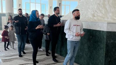 Türkiye İşçi Partisi’nin Hatay Büyükşehir Belediye Başkan adayı Gökhan Zan,