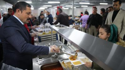 Hatay Valisi Mustafa Masatlı, Vakıflar Bölge Müdürlüğünün kurduğu iftar çadırında