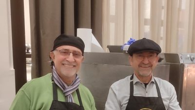 Nedim Usta Humus ve Bakla salonun sahipleri Adnan ve Semir